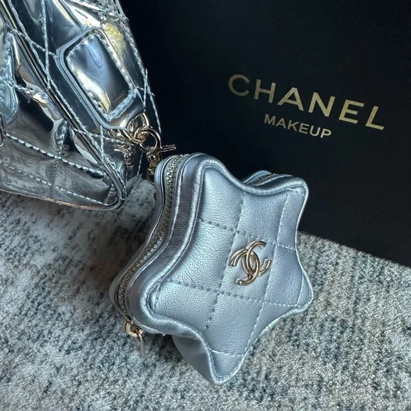 Chanel Beauté VIP Gift Metallic Quilted Star Coin Purse Crossbody Mini Bag - Picture 4 of 8